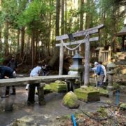 八葉蓮華池の大掃除